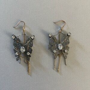 NWOT dangling butterfly earrings with details